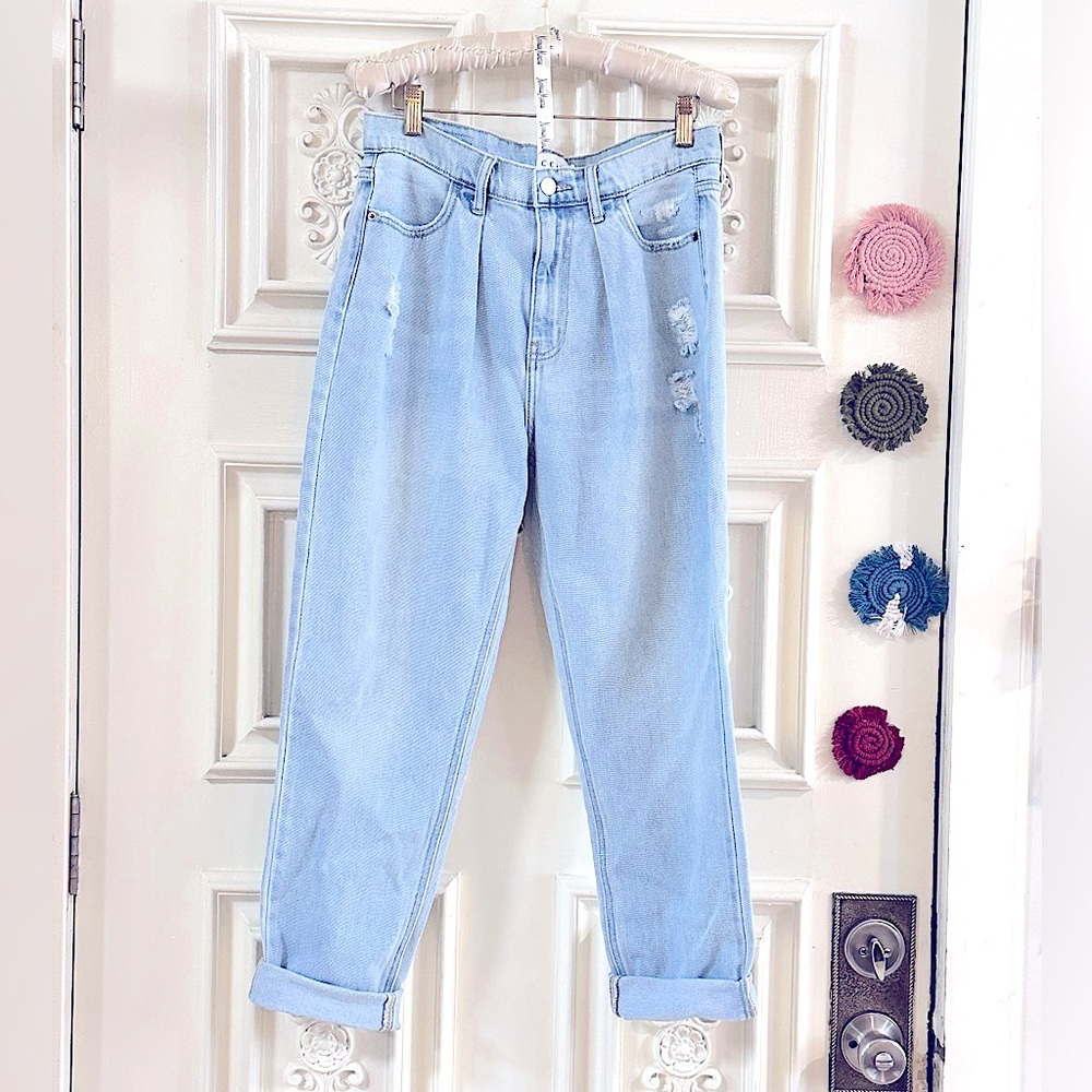 CELIO 80’s STYLE DENIM SEXY MOM JEANS:PLEATED HIGH RISE, STRAIGHT DISTRESSED LEG
